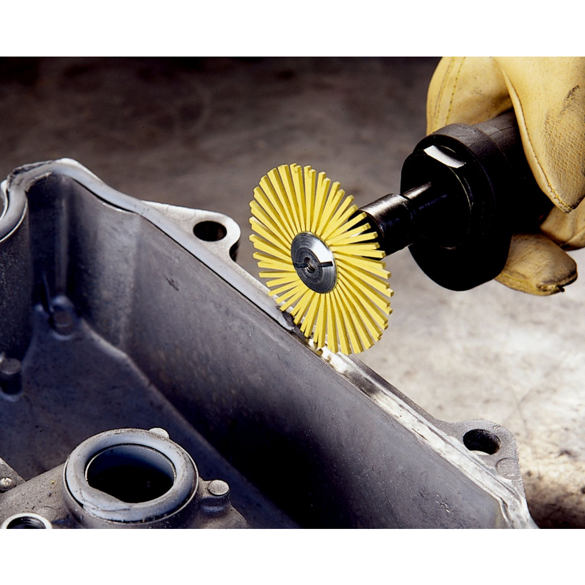 scotch-brite-radial-bristle-brush-using-our-proprietary-ceramic-abrasive-grain-blended-with-aluminu